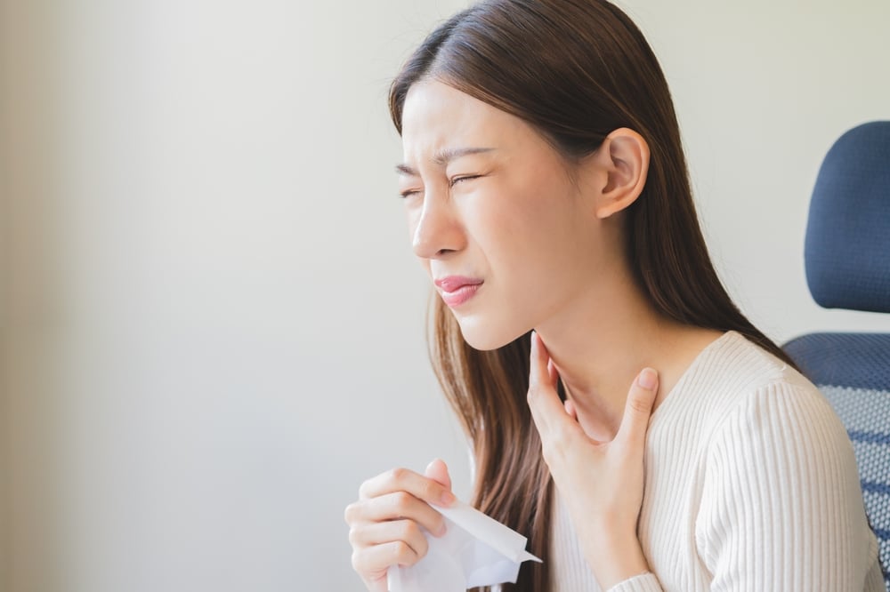 Relación entre el dolor de garganta y problemas de tiroides